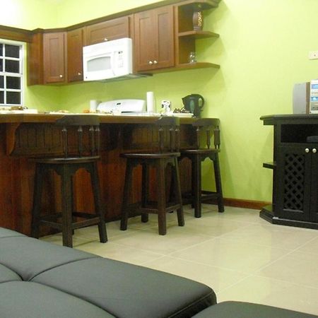 Piarco Village Suites מראה חיצוני תמונה